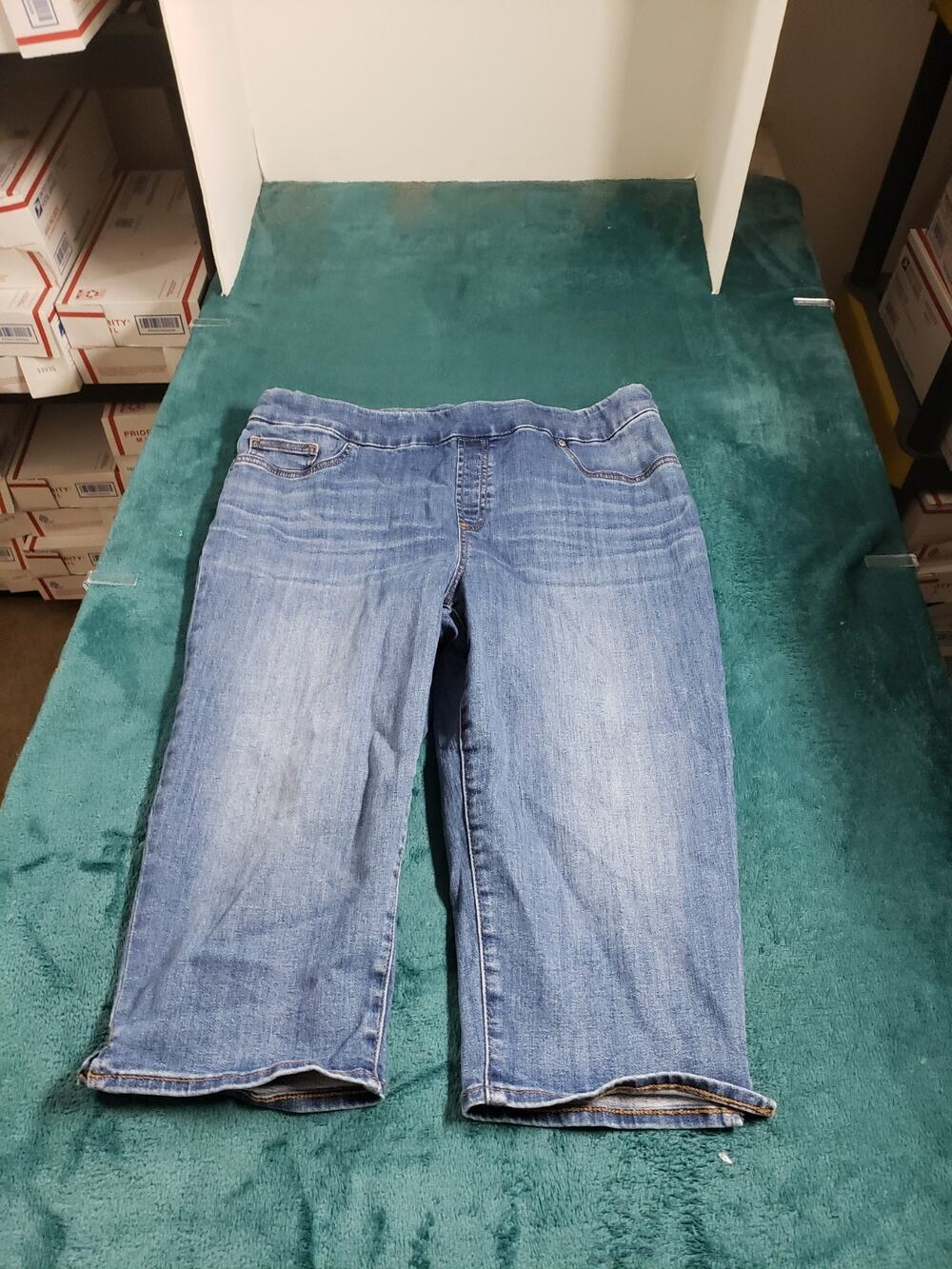 Chicos Jeans Size 2 US Size 12 Women Blue Pull On Pants Ladies Mid Rise Capri